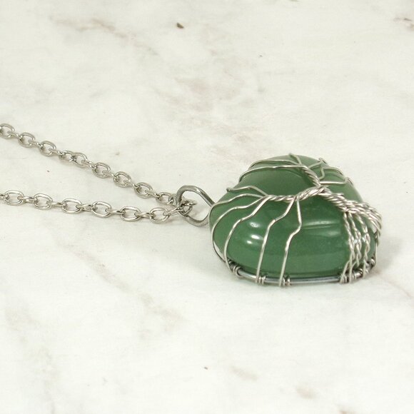Tree of life heart pendant necklace with green aventurine stone wire wrapped - Picture 8 of 11